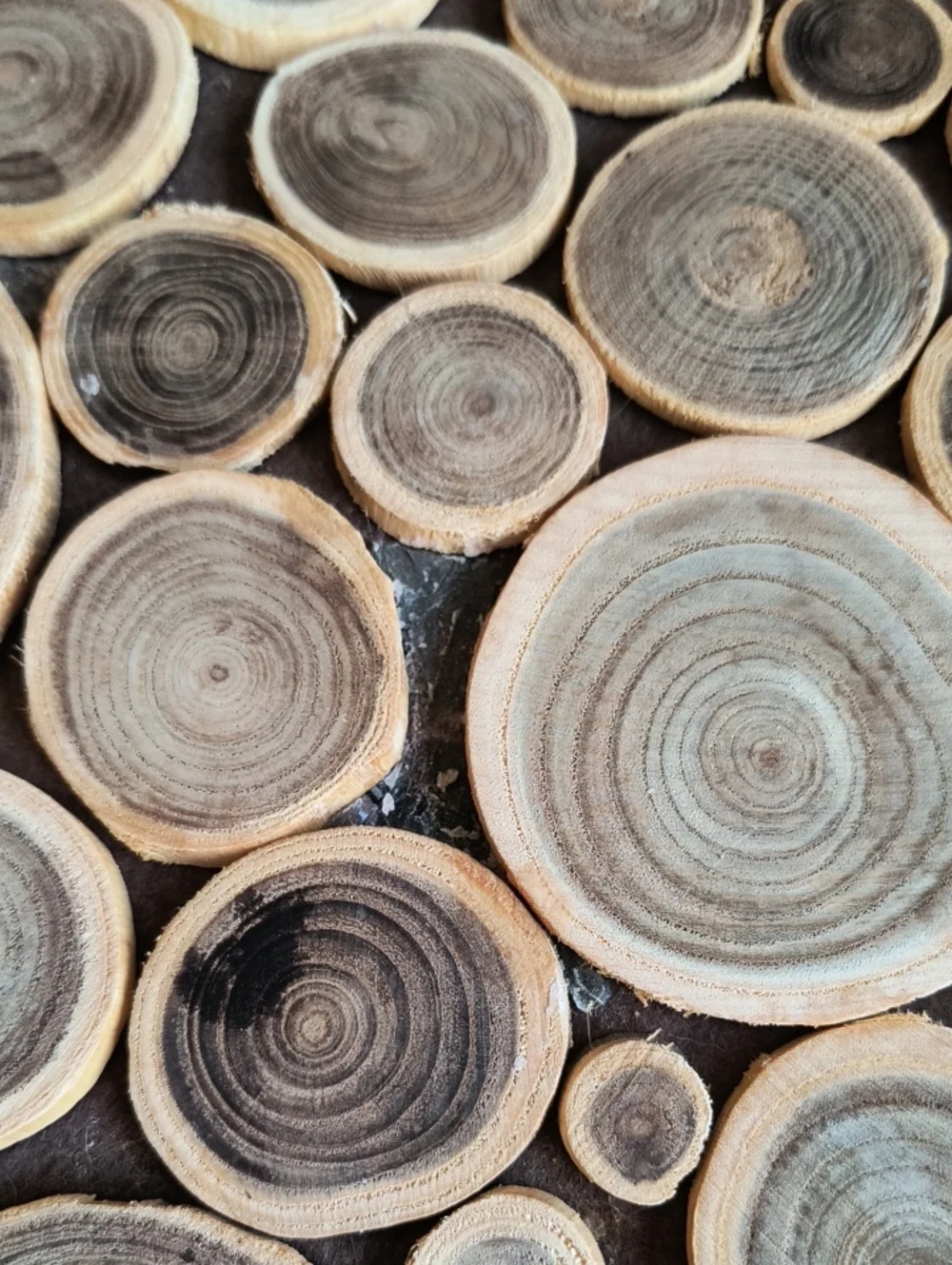 Wood Slice Pattern Table Runner 14